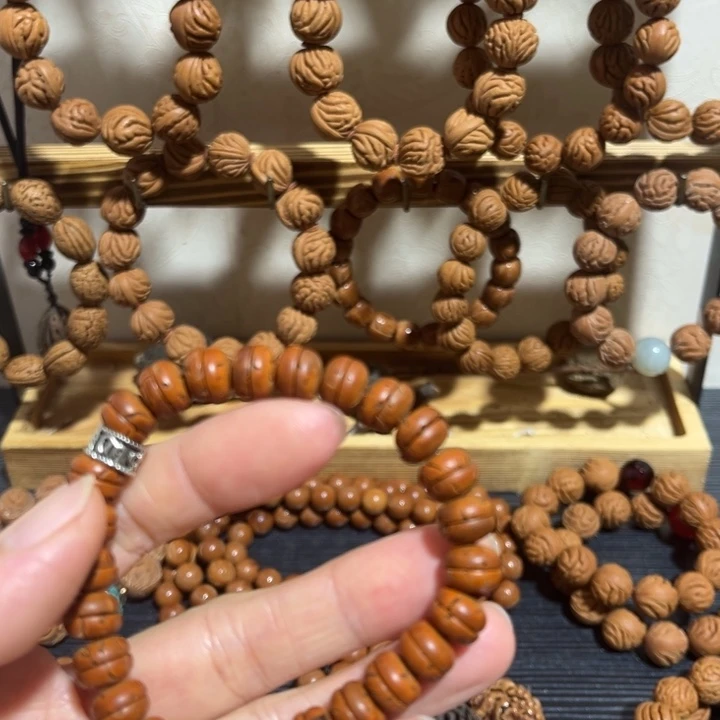 布***布精品手串制作工艺精美