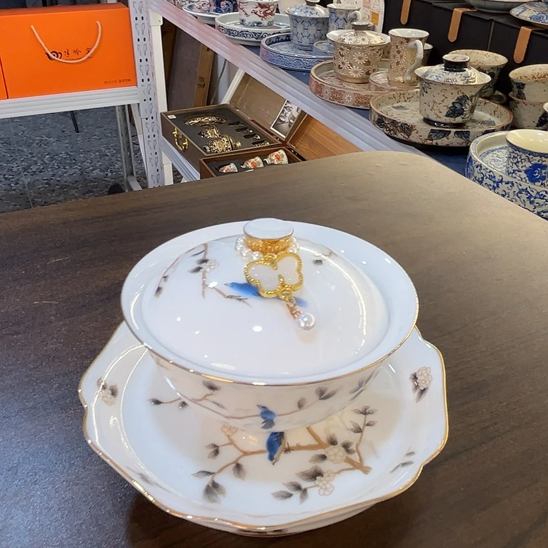 这些盖碗很漂亮！！！