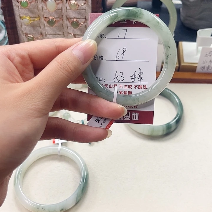 石英质玉未镶嵌手镯17