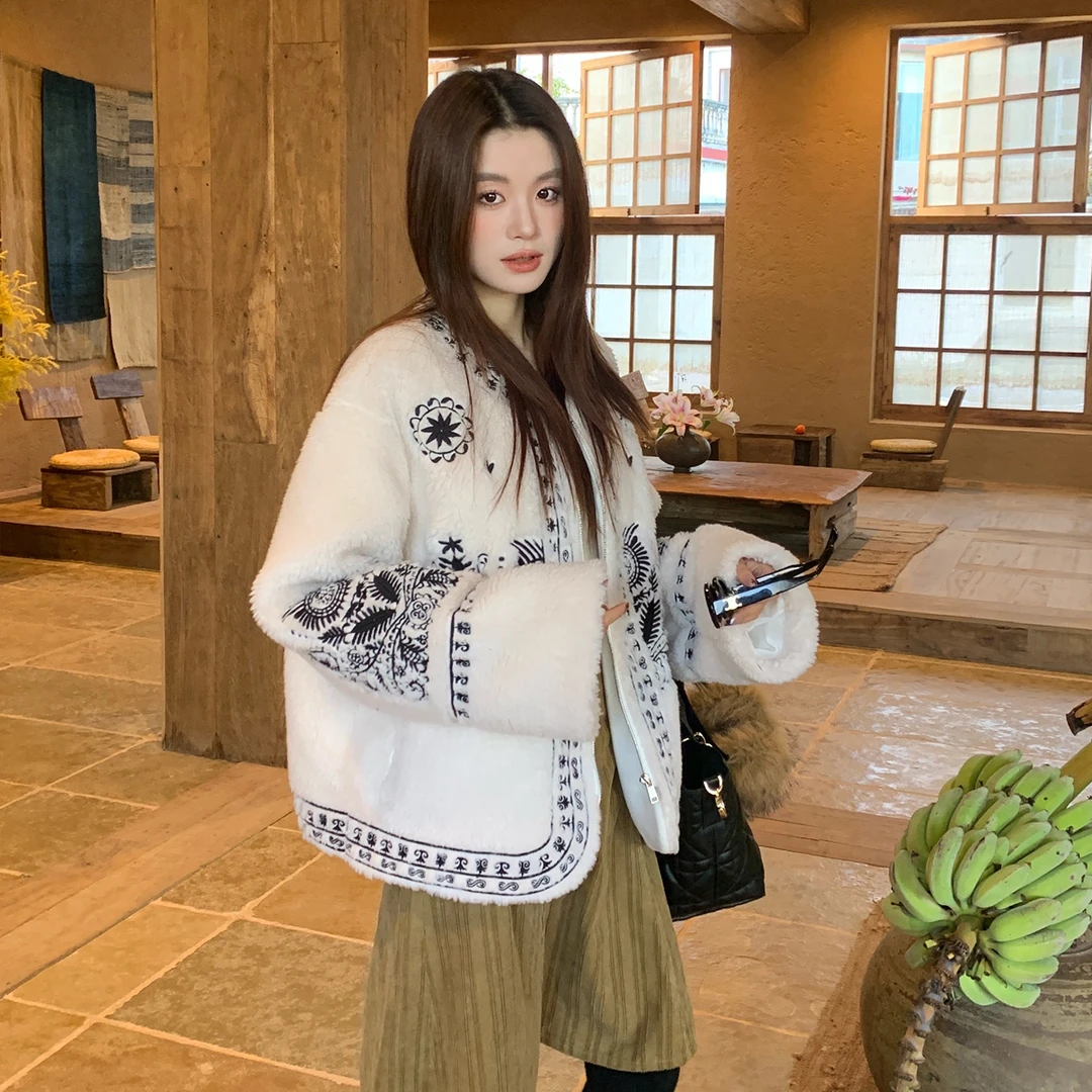 【墨花月白】重工绣花羊毛混纺羊羔毛90白鸭绒羽绒服