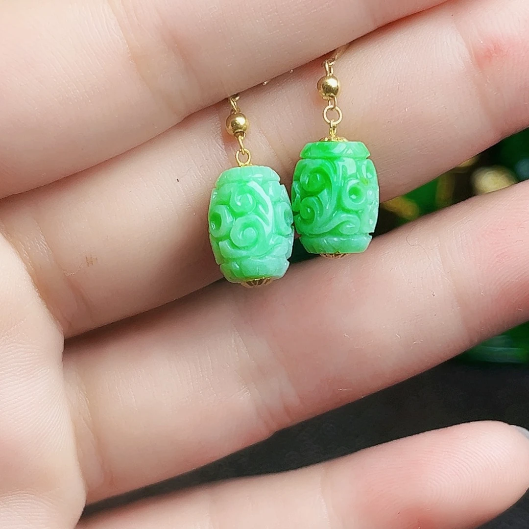 颈饰18K金镶嵌翡翠多样性