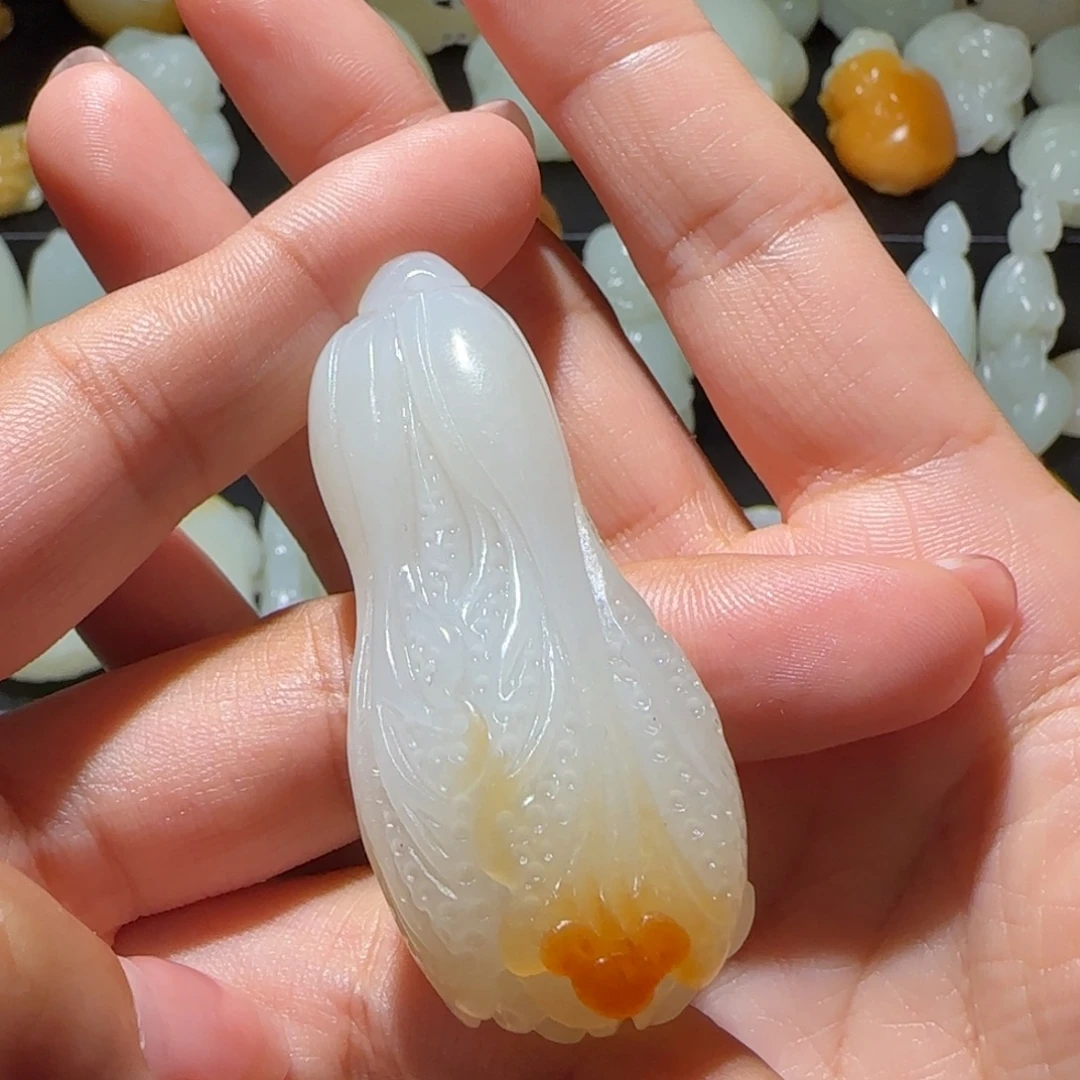 雨***虹和田玉未镶嵌颈饰