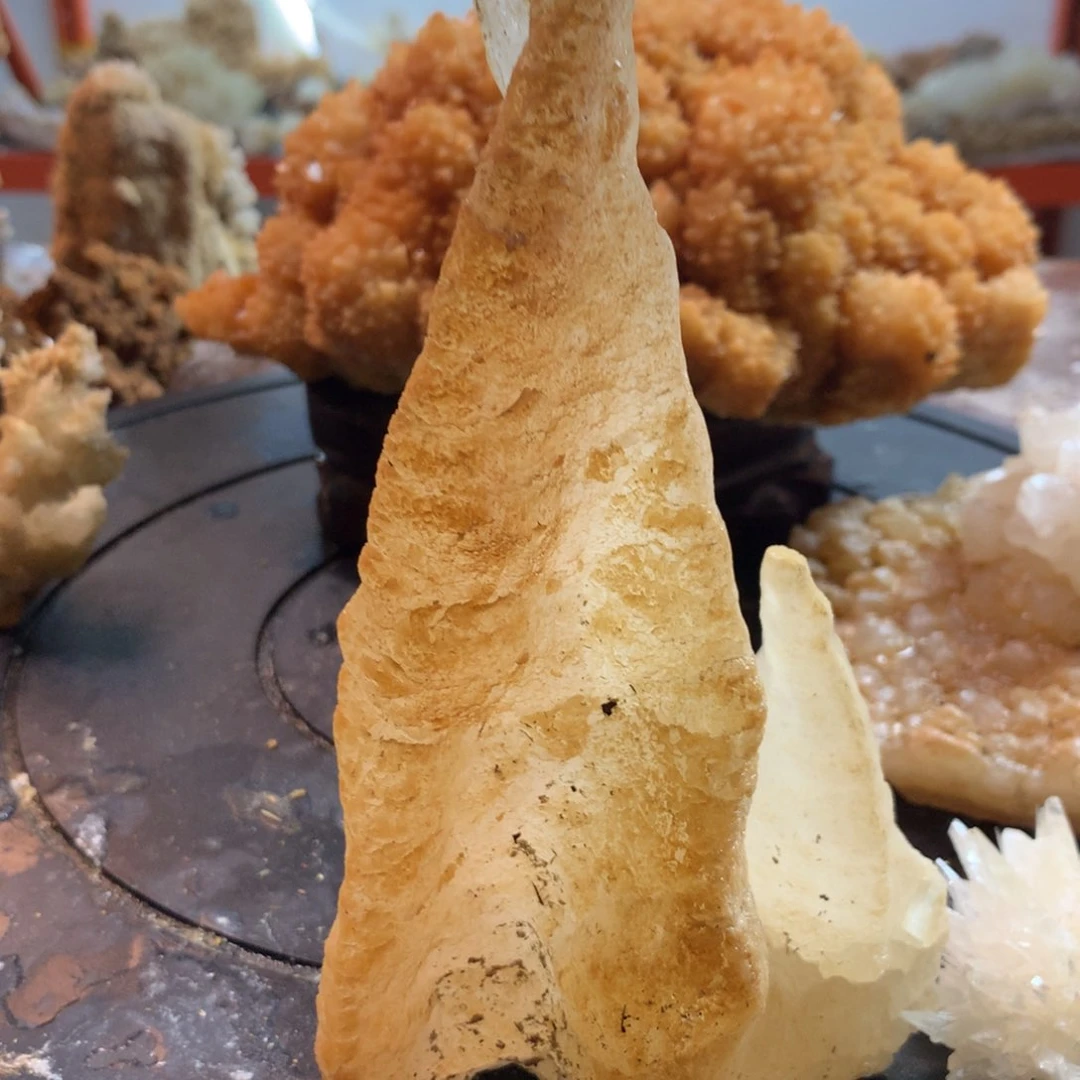 张***8纯天然钟乳石质地坚硬