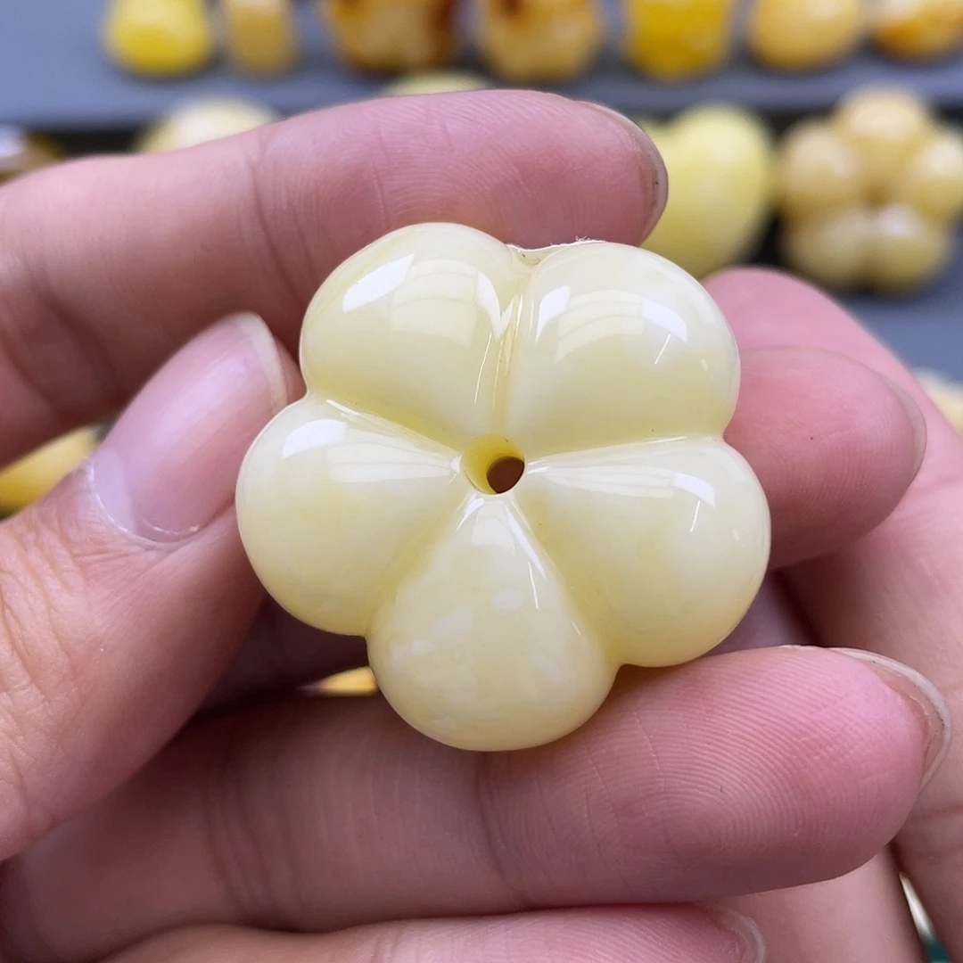 琥珀裸石未镶嵌蜜蜡