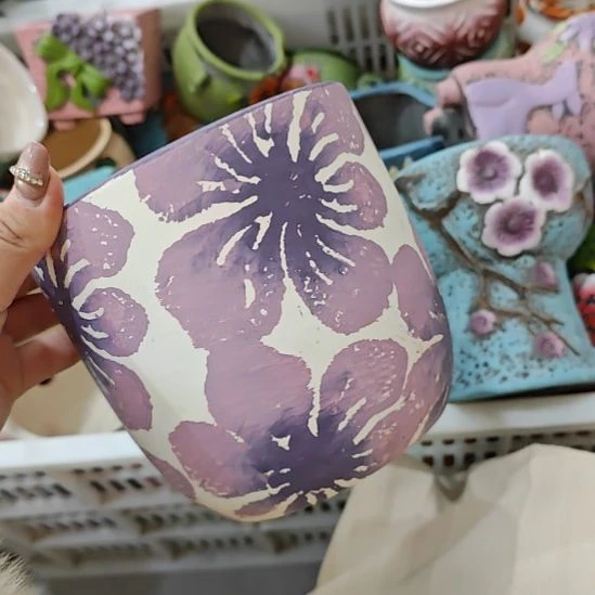 当场拍满15元发货不凑不发，花盆盆口不方不圆有针孔黑点是正常的，