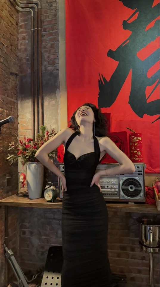 MIRROR 【涛姐精选】NanaJacqueline 黑色网纱褶皱挂脖连衣裙