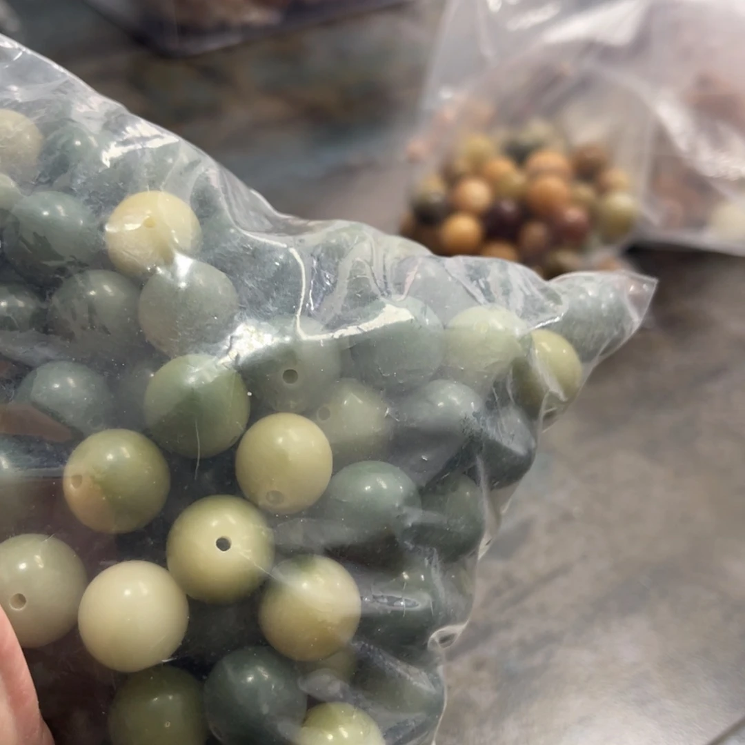 吊坠白玉菩提z15-16/10+10颗微瑕大卡