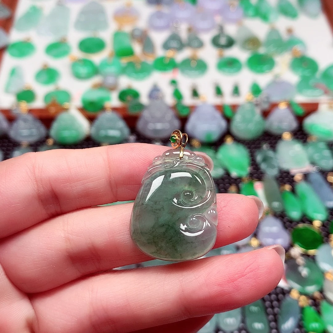 翡翠18K金镶嵌颈饰