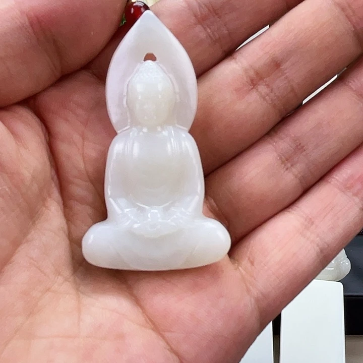 颈饰18K金镶嵌和田玉