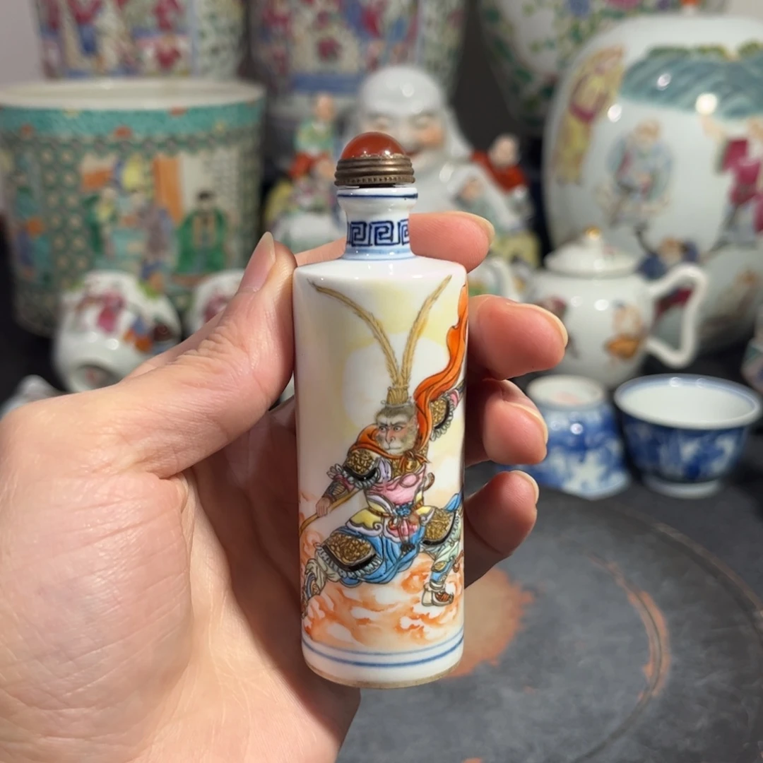 摆件粉彩齐天大圣鼻烟壶