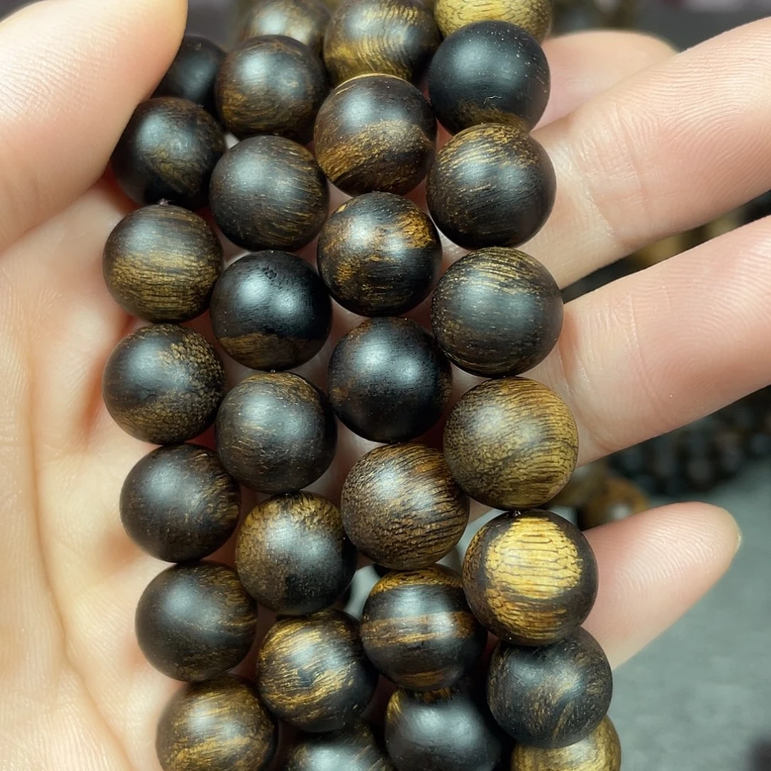 曾***～手串沉香白棋瘤疤