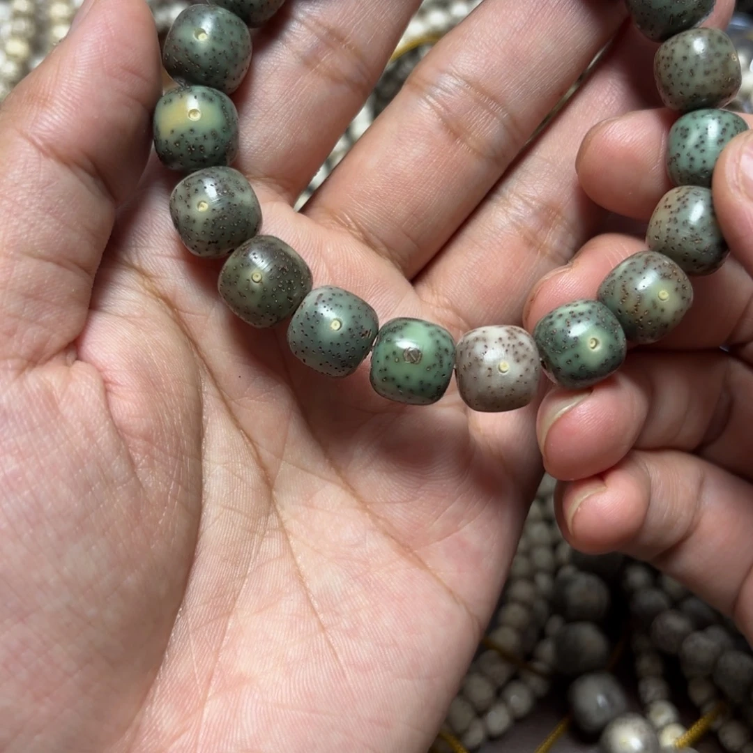 请***女星月菩提手串星月石玉料12