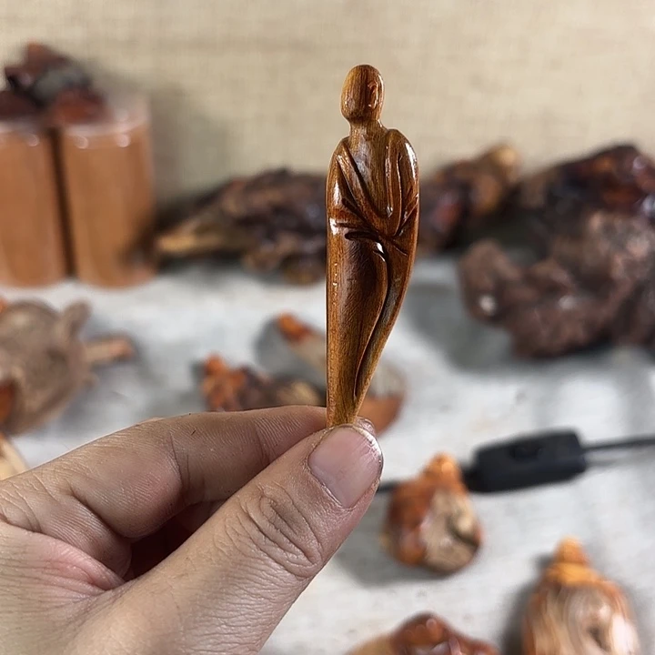 以***待崖柏崖柏雕刻无相