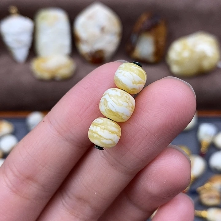 琥珀裸石未镶嵌何****喉8同料套装z8