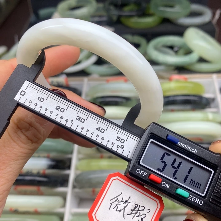 蛇纹石玉未镶嵌手镯933