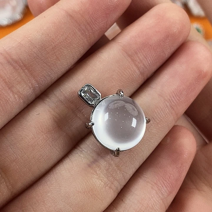 童****石英质玉未镶嵌颈饰