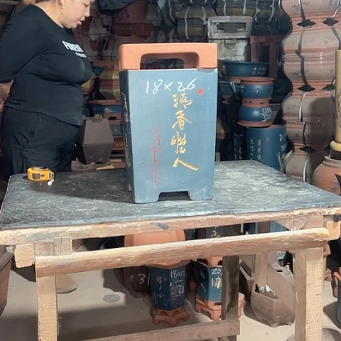 紫砂花盆四方一个蓝色