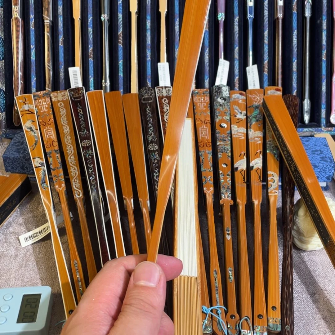 扇子手工制作工艺精湛