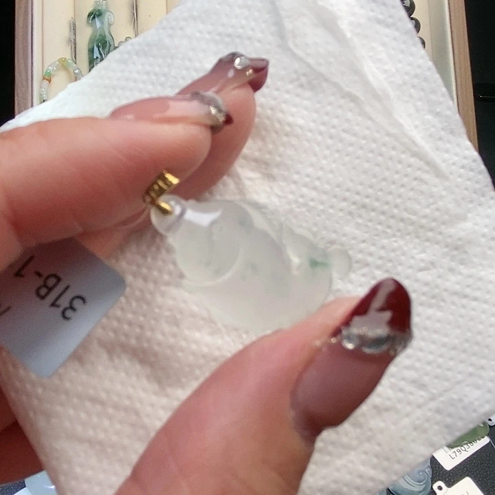 翡翠18K金镶嵌颈饰高冰海豚吊坠新款