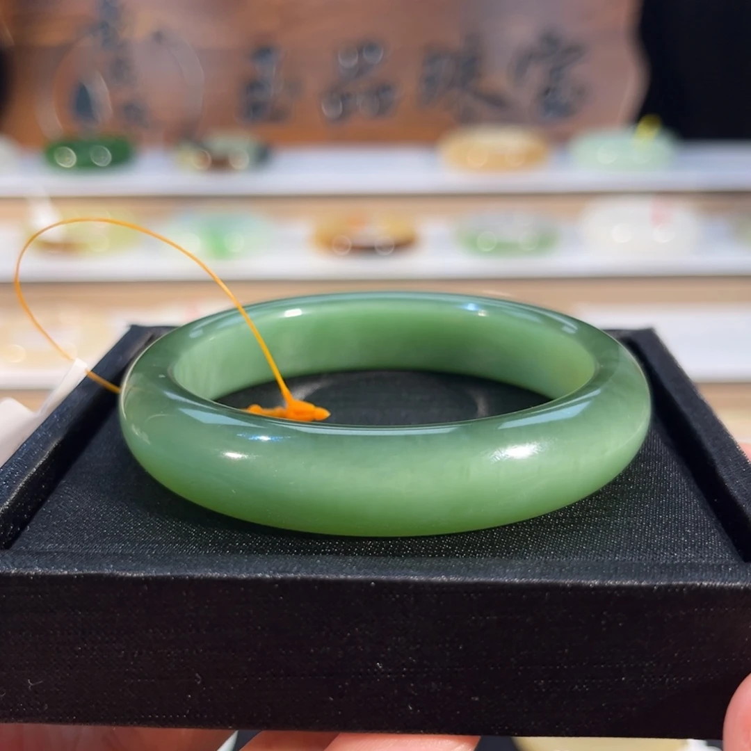 和田玉未镶嵌手镯  「俄碧 绿猫」