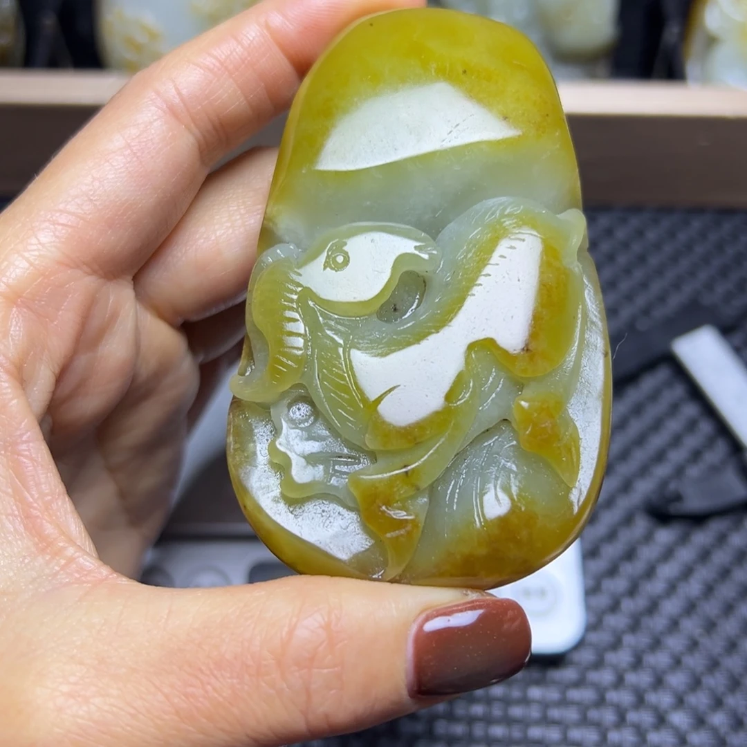 和田玉未镶嵌把件