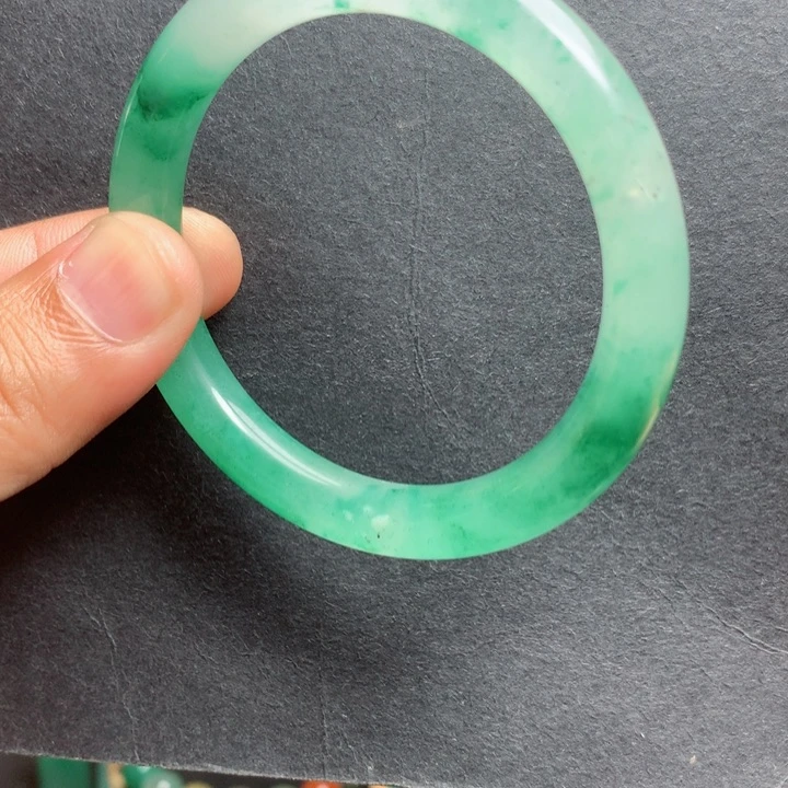 未镶嵌手镯石英质玉