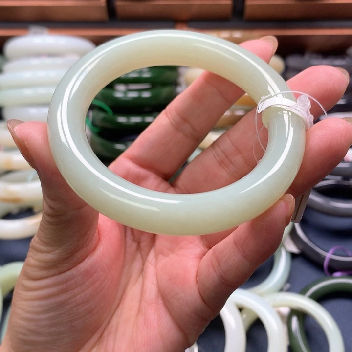 【闪购商品】未镶嵌手镯和田玉