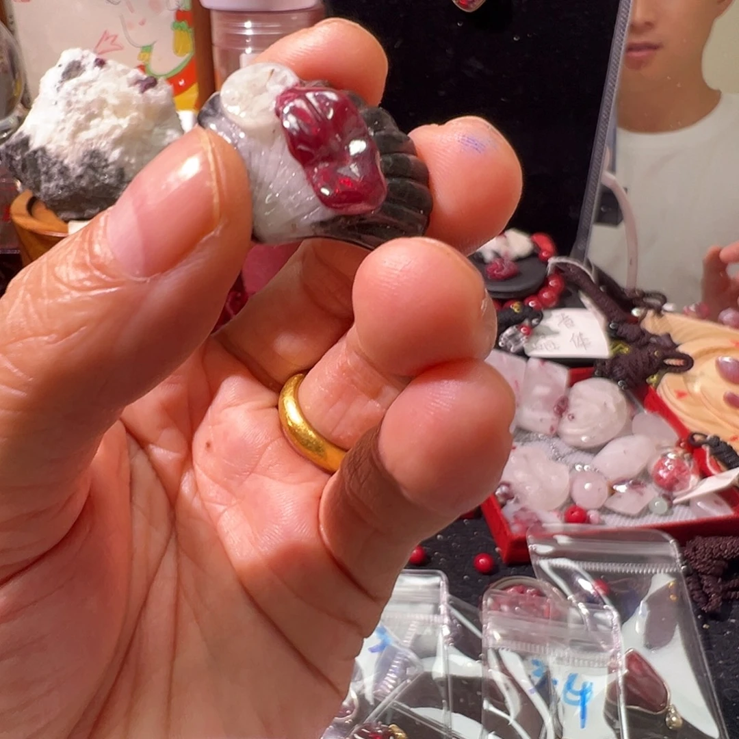 天然辰砂钱币贝壳