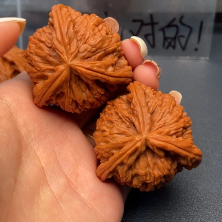 走***帝文玩核桃吊坠白狮子