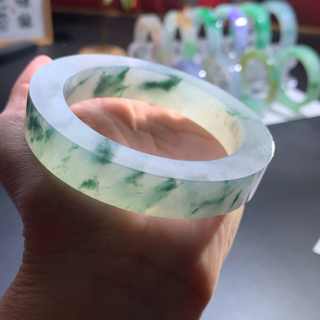 定制翡翠未镶嵌翡翠手镯