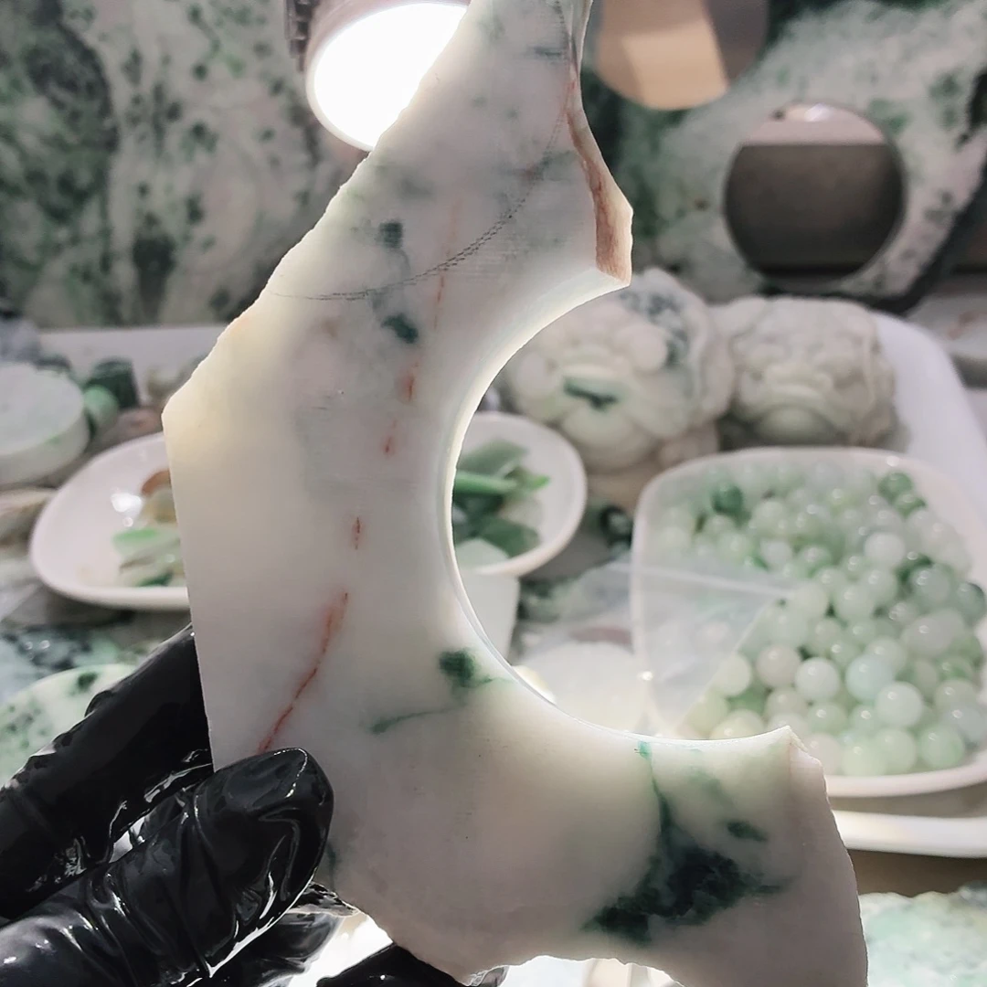 翡翠未镶嵌颈饰边角料