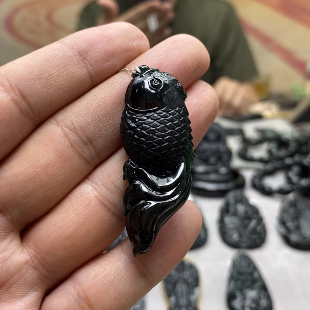 翡翠18K金镶嵌颈饰鱼