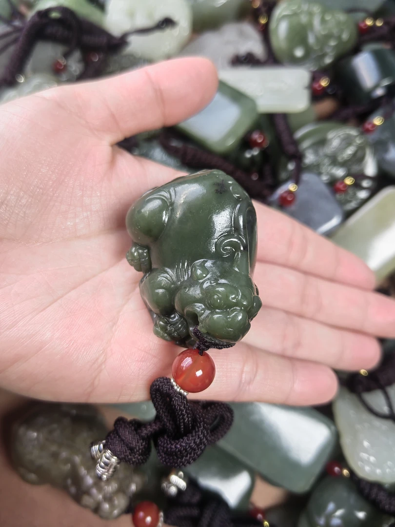 天然和田玉貔貅手把挂件