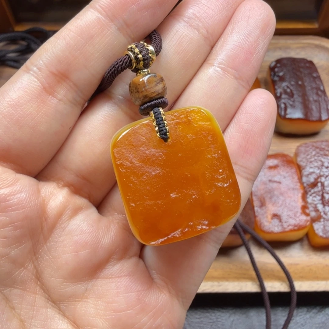 琥珀吊坠(赠链)未镶嵌