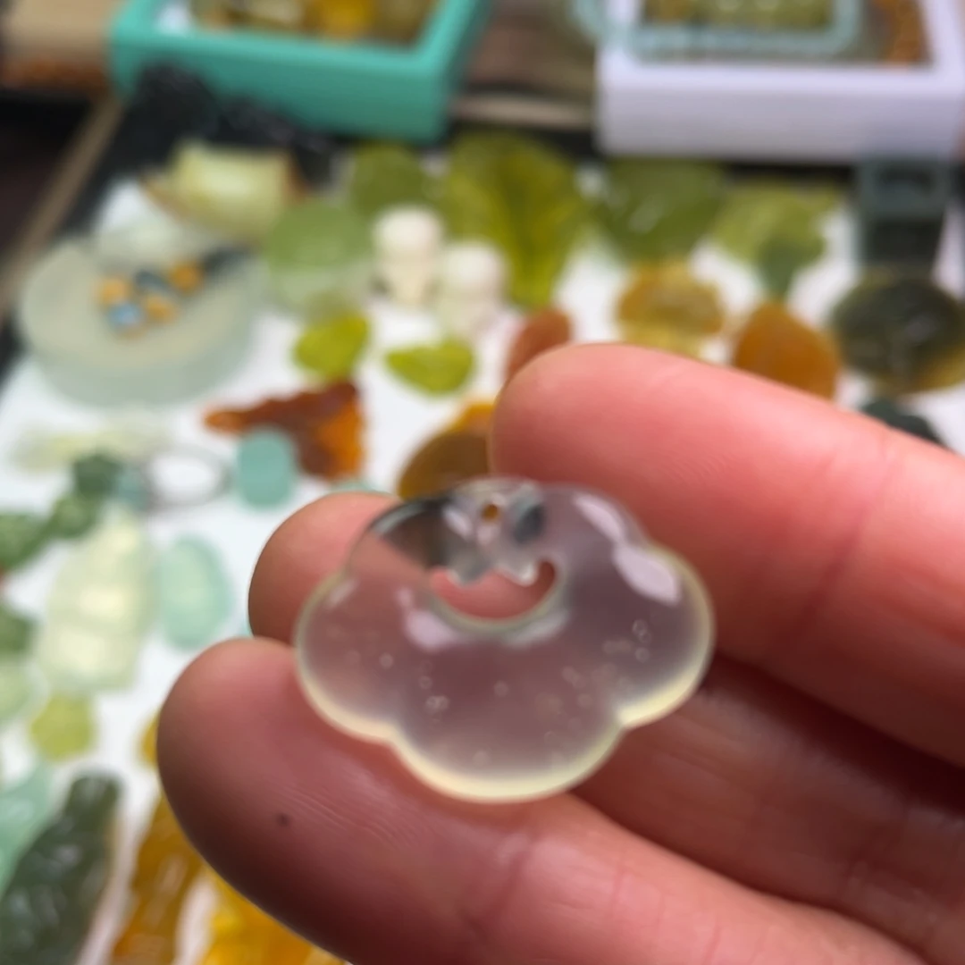 蛇纹石玉未镶嵌颈饰