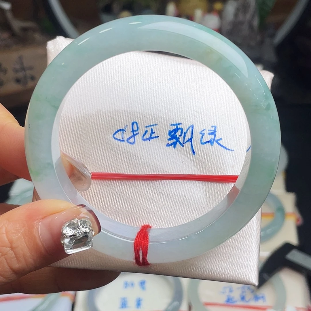 翡翠手镯未镶嵌翡翠手镯