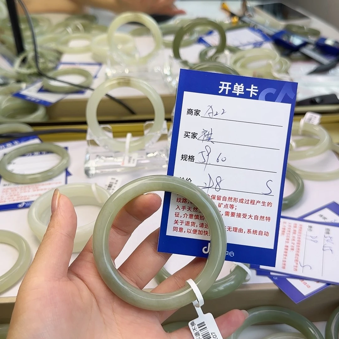 祺****和田玉手镯未镶嵌