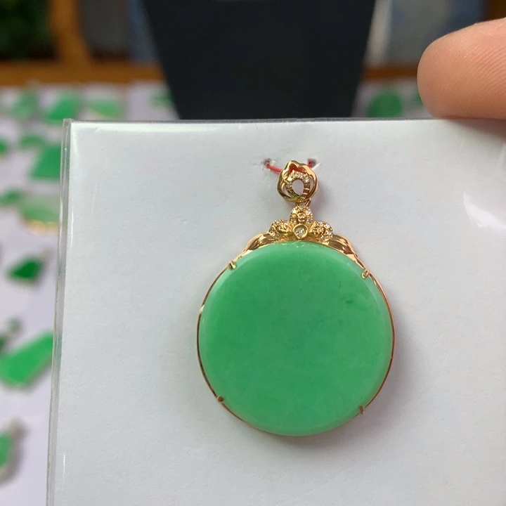 翡翠18K金镶嵌颈饰