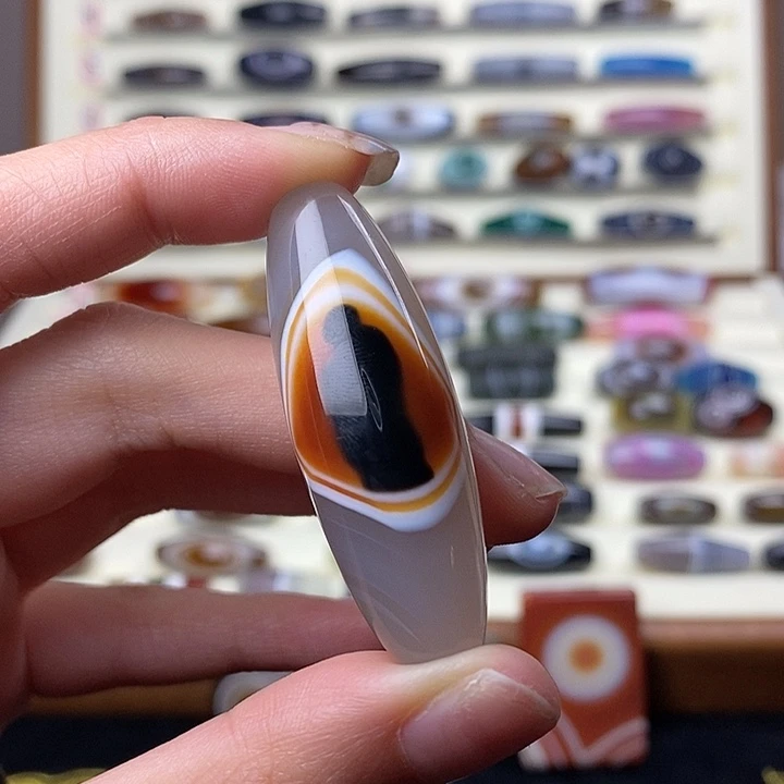 恒****玛瑙/玉髓未镶嵌颈饰