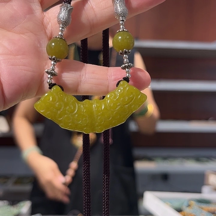 岫玉未镶嵌毛衣链