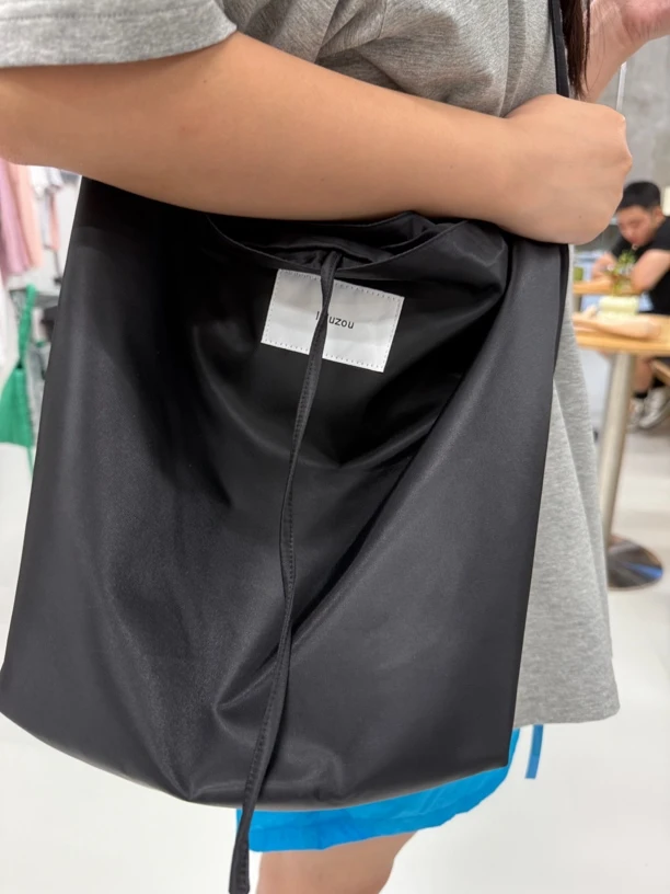 LULULU ZOU轻便细带单肩包