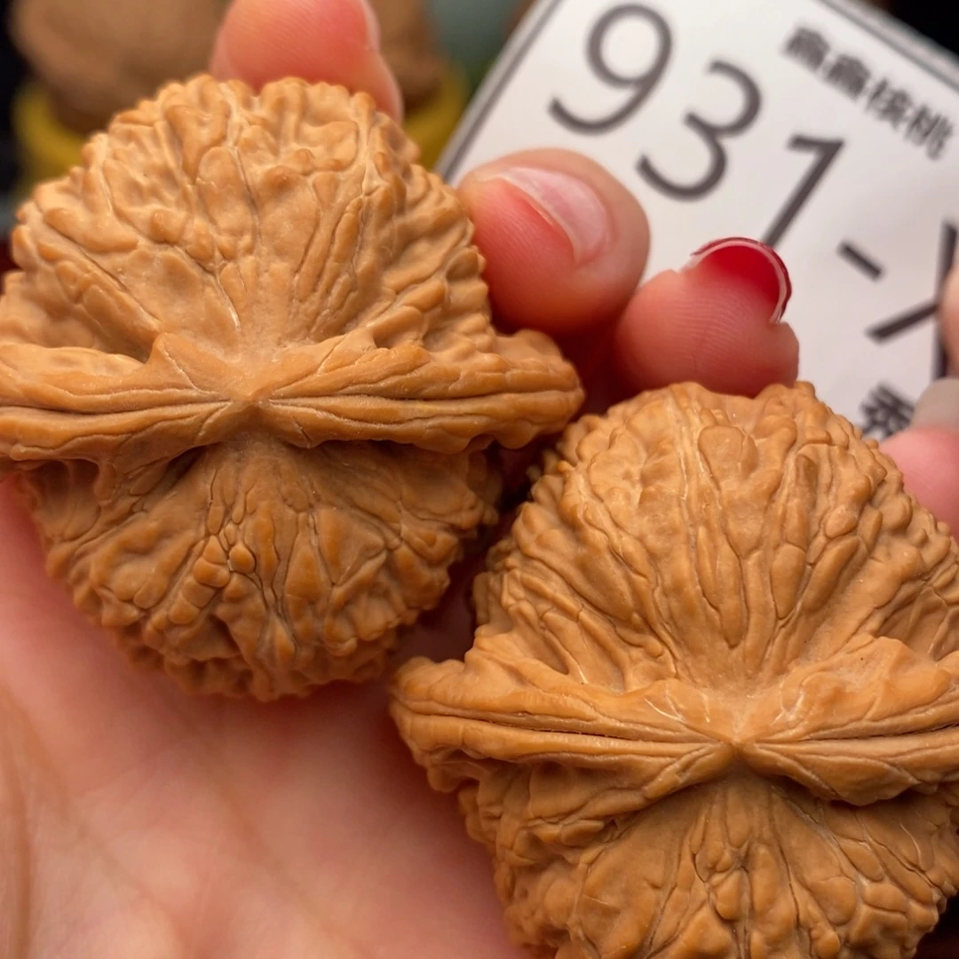 桃核把件白狮子46……