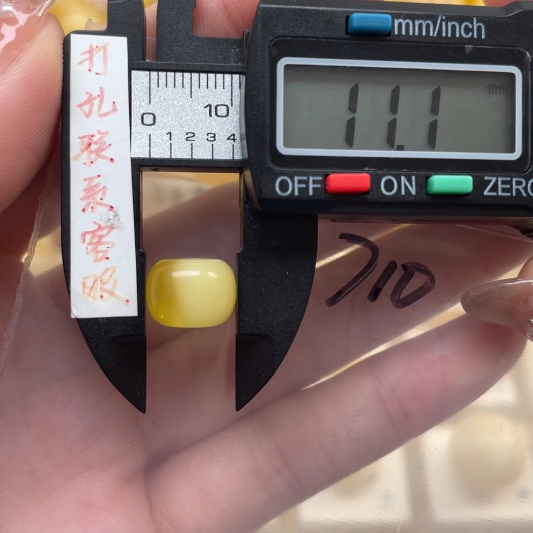 蜜蜡裸石未镶嵌微瑕