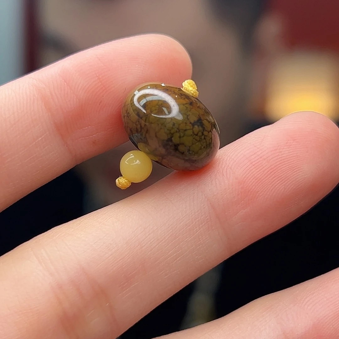 蜜蜡未镶嵌珠宝奇石