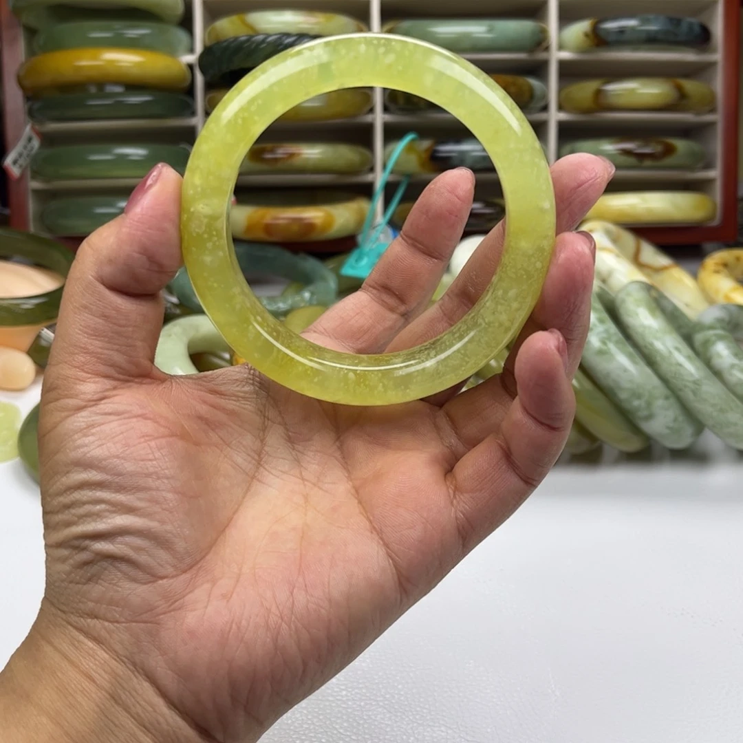 蛇纹石玉手镯未镶嵌米**?