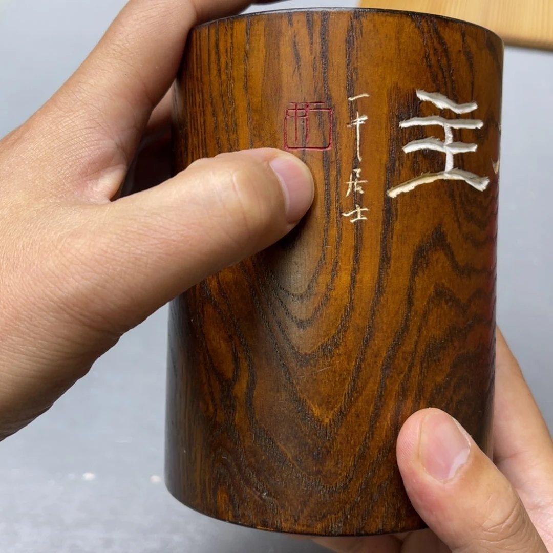 流***者瓷片密密麻麻地铺满一