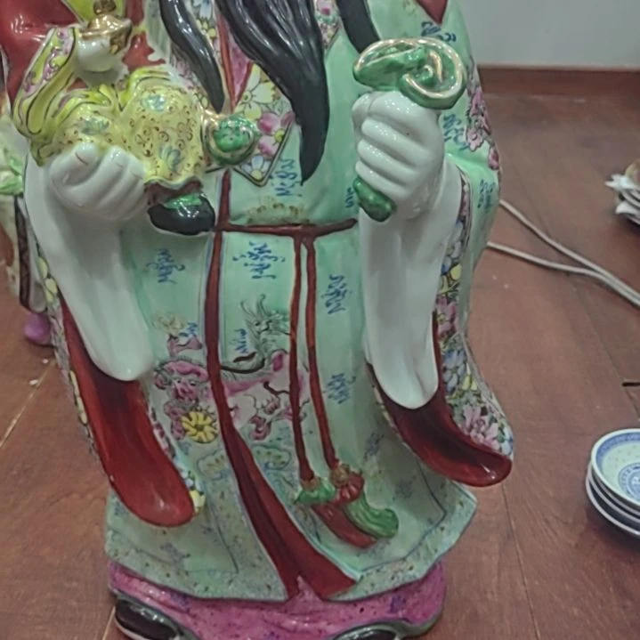 与***袍陶瓷景德镇摆件一个