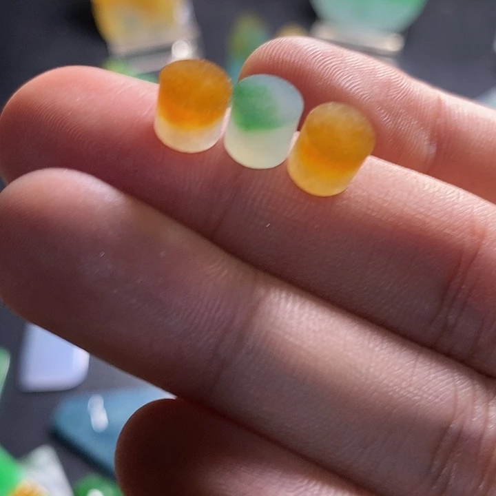 定制翡翠未镶嵌三颗 冰黄阳绿翡翠桶珠