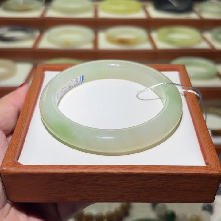 和田玉手镯未镶嵌翠青60