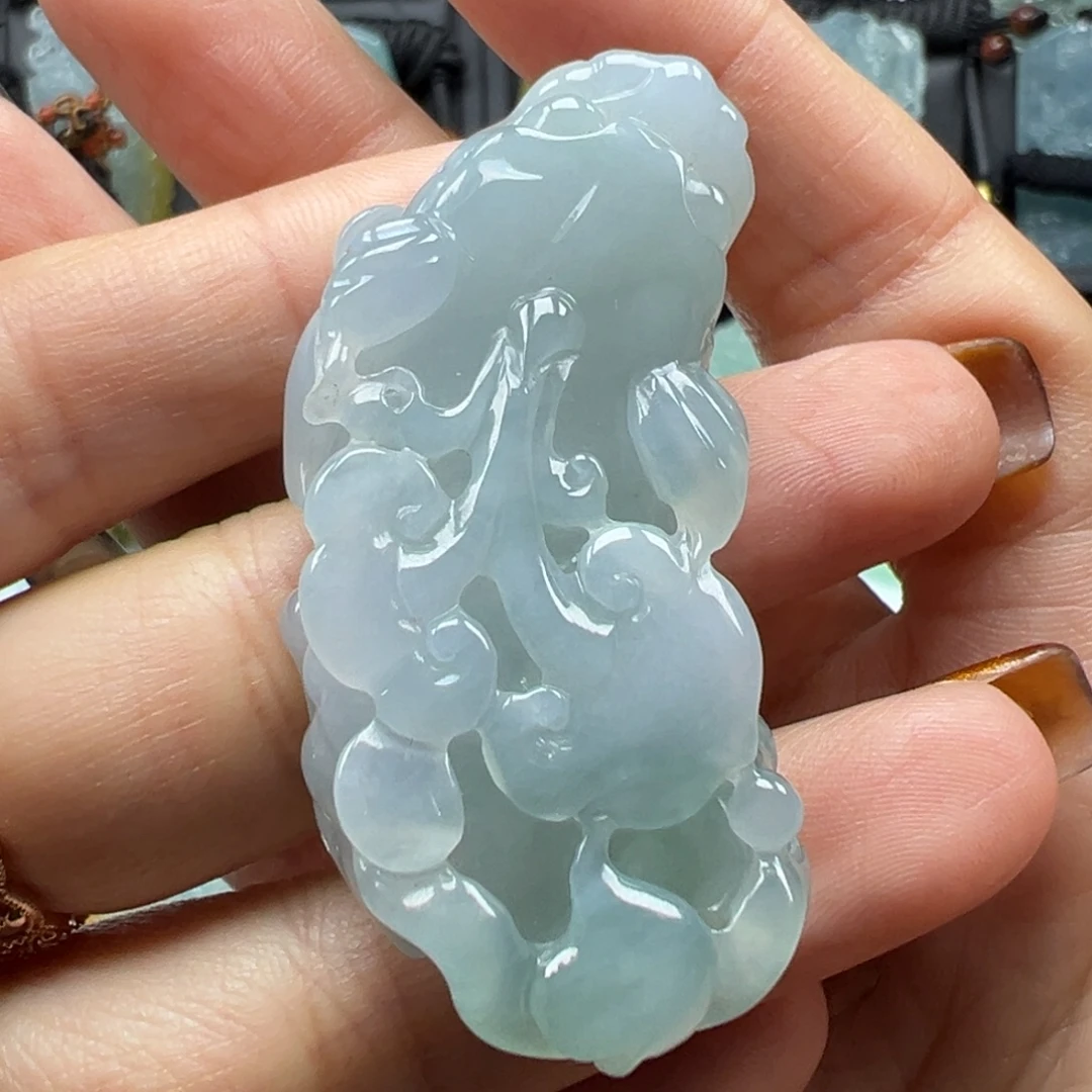 翡翠未镶嵌颈饰貔貅